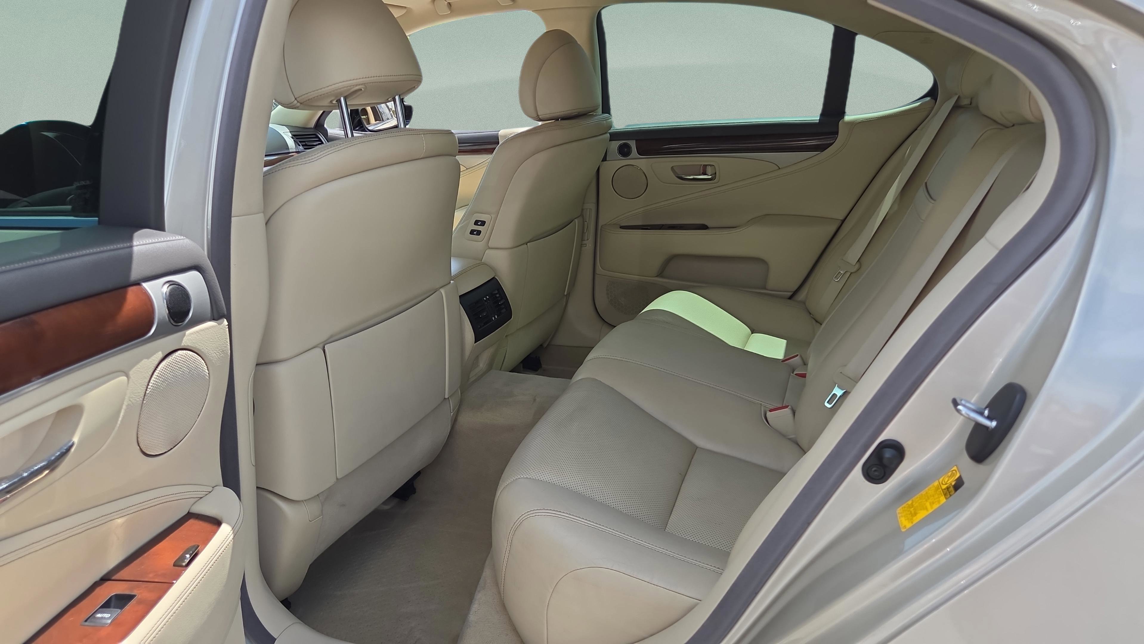 Used 2014 Lexus LS 460 AWD w/ Comfort Package image 11