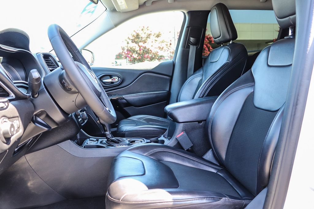 Used 2020 Jeep Cherokee Latitude Plus FWD image 22