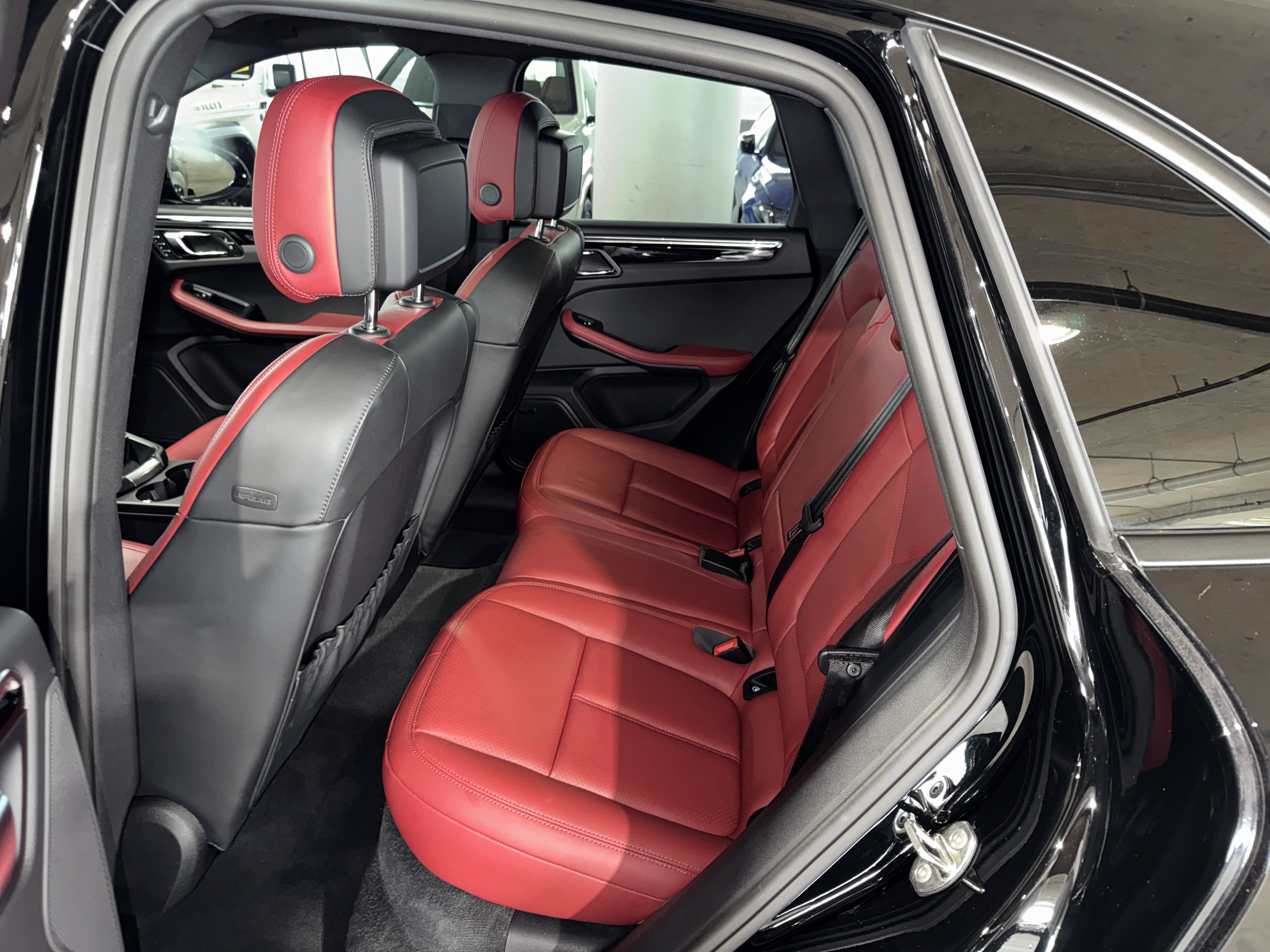 Used 2025 Porsche Macan AWD/4WD image 15