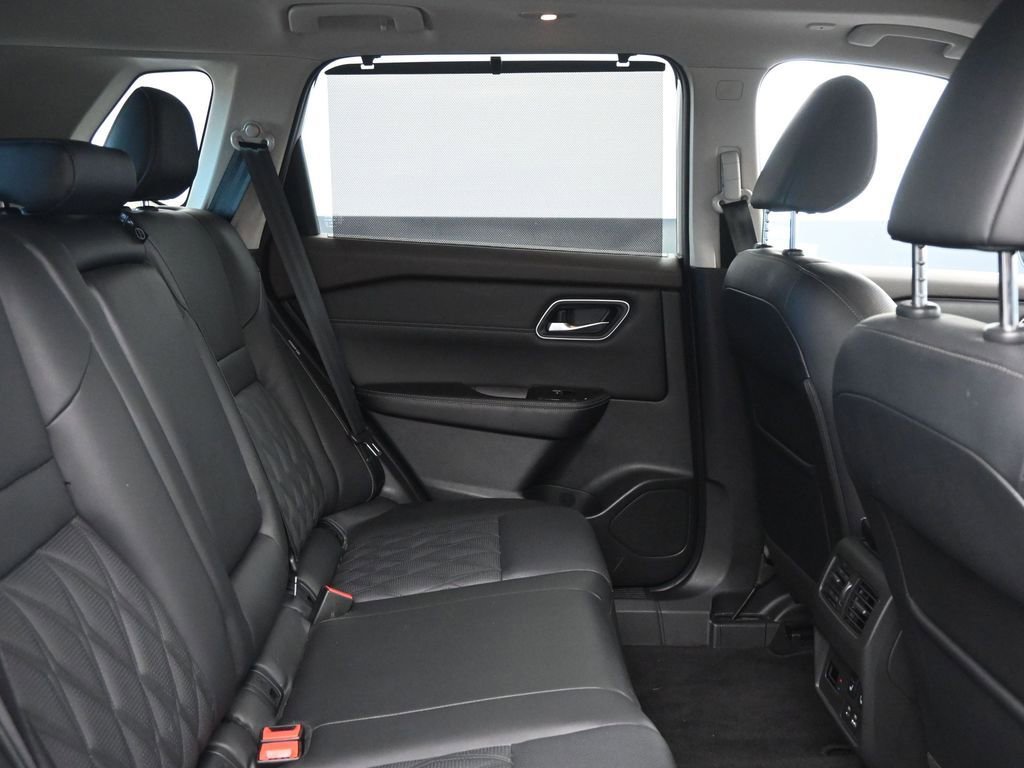 Used 2022 Nissan Rogue Platinum w/ Head-Up Display Package image 13