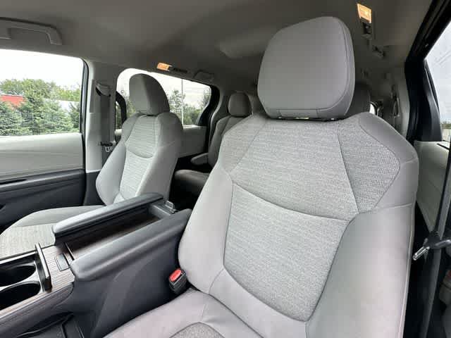 Used 2023 Toyota Sienna LE AWD/4WD image 15