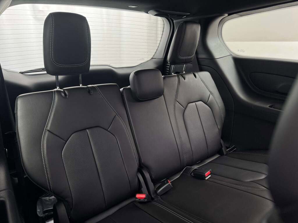 New 2026 Chrysler Pacifica Select image 38