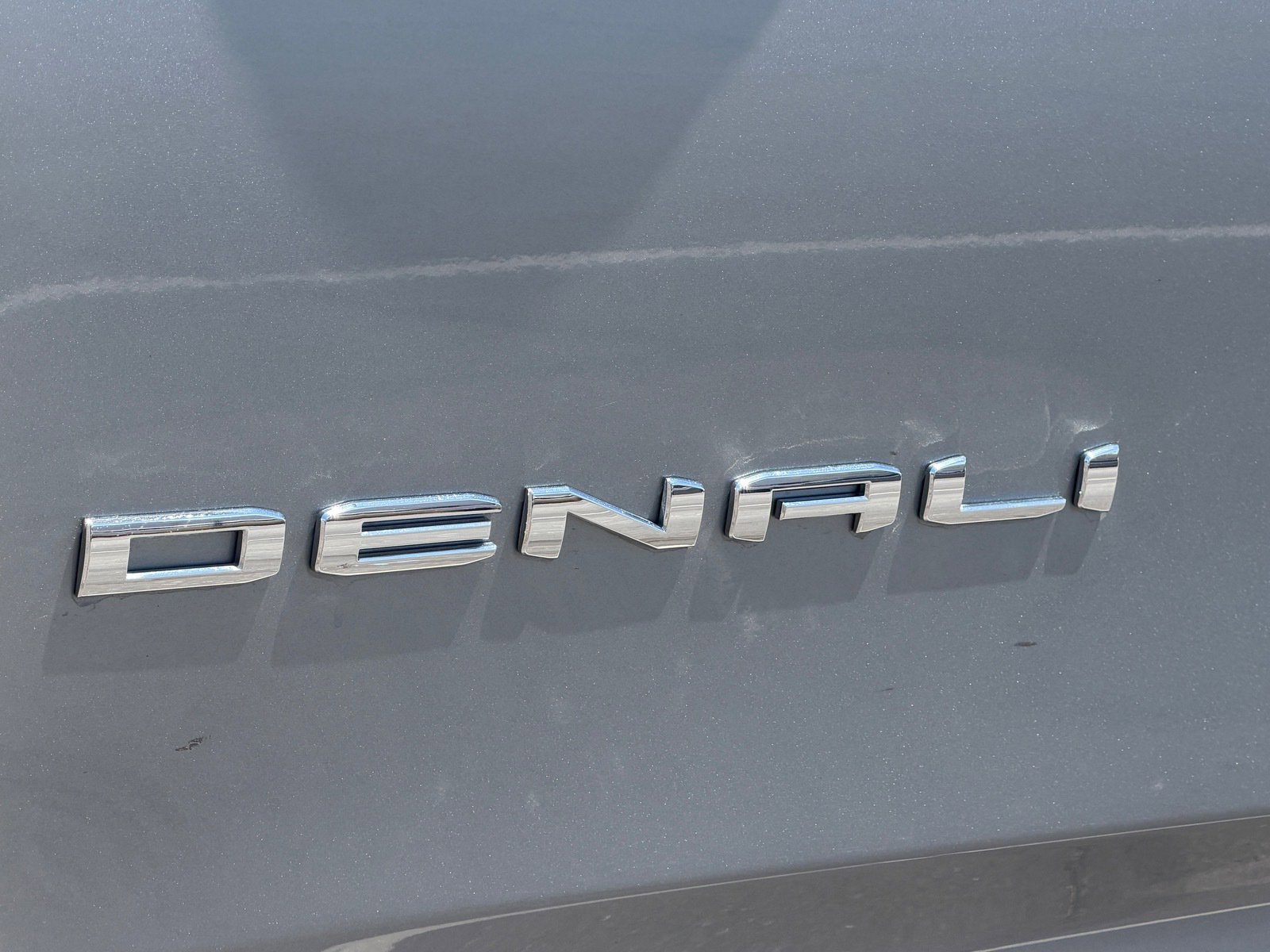 Used 2025 GMC Yukon XL Denali AWD/4WD image 6