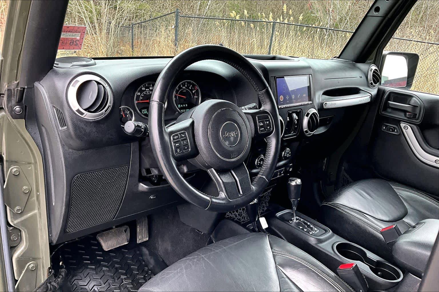 Used 2015 Jeep Wrangler Unlimited Sahara w/ Dual Top Group AWD/4WD image 18