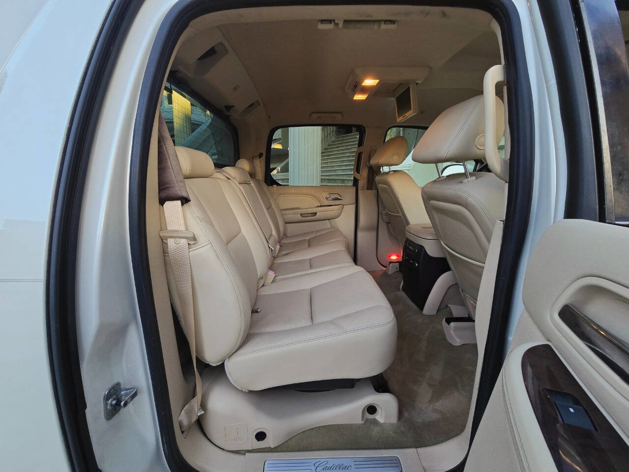 Used 2007 Cadillac Escalade EXT w/ Information Package image 71