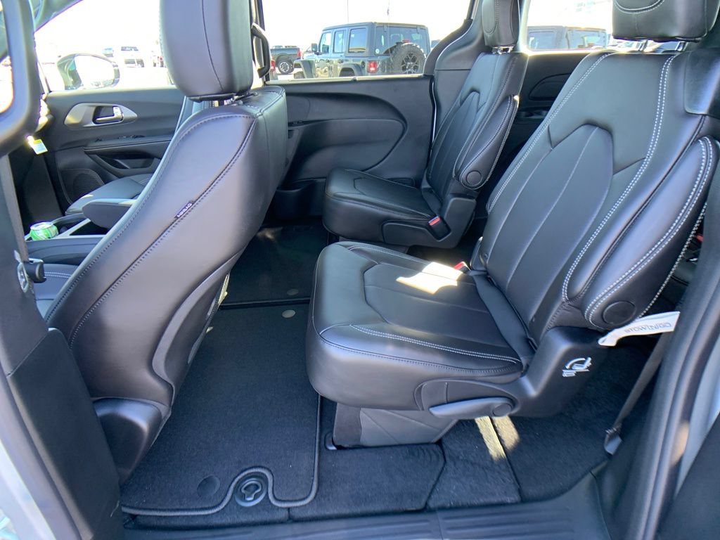 New 2026 Chrysler Voyager LX FWD image 25