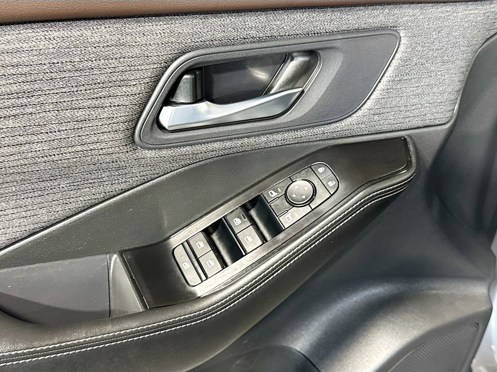 Used 2022 Nissan Rogue SV image 25