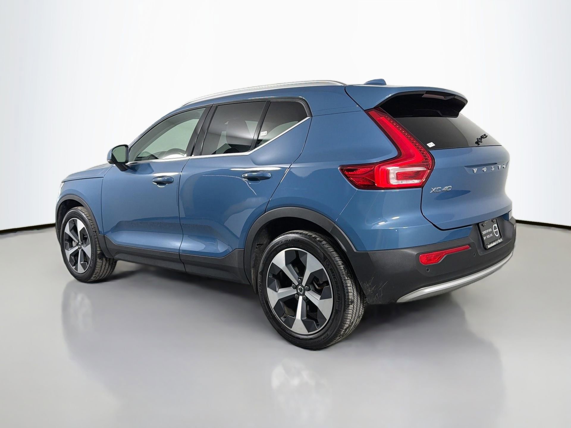 Certified 2025 Volvo XC40 B5 Core AWD/4WD image 8