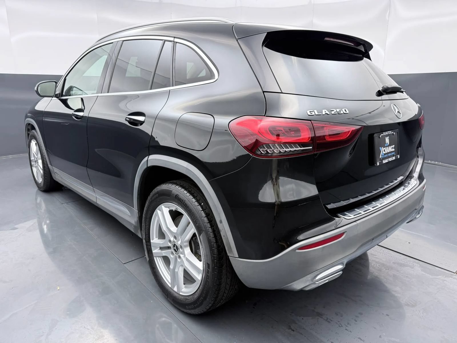 Used 2021 Mercedes-Benz GLA 250 4MATIC w/ Premium Package image 5