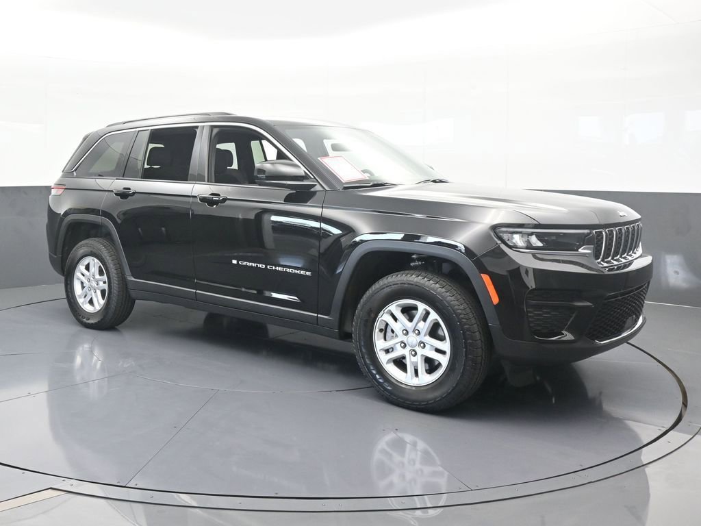 Used 2025 Jeep Grand Cherokee Laredo image 8