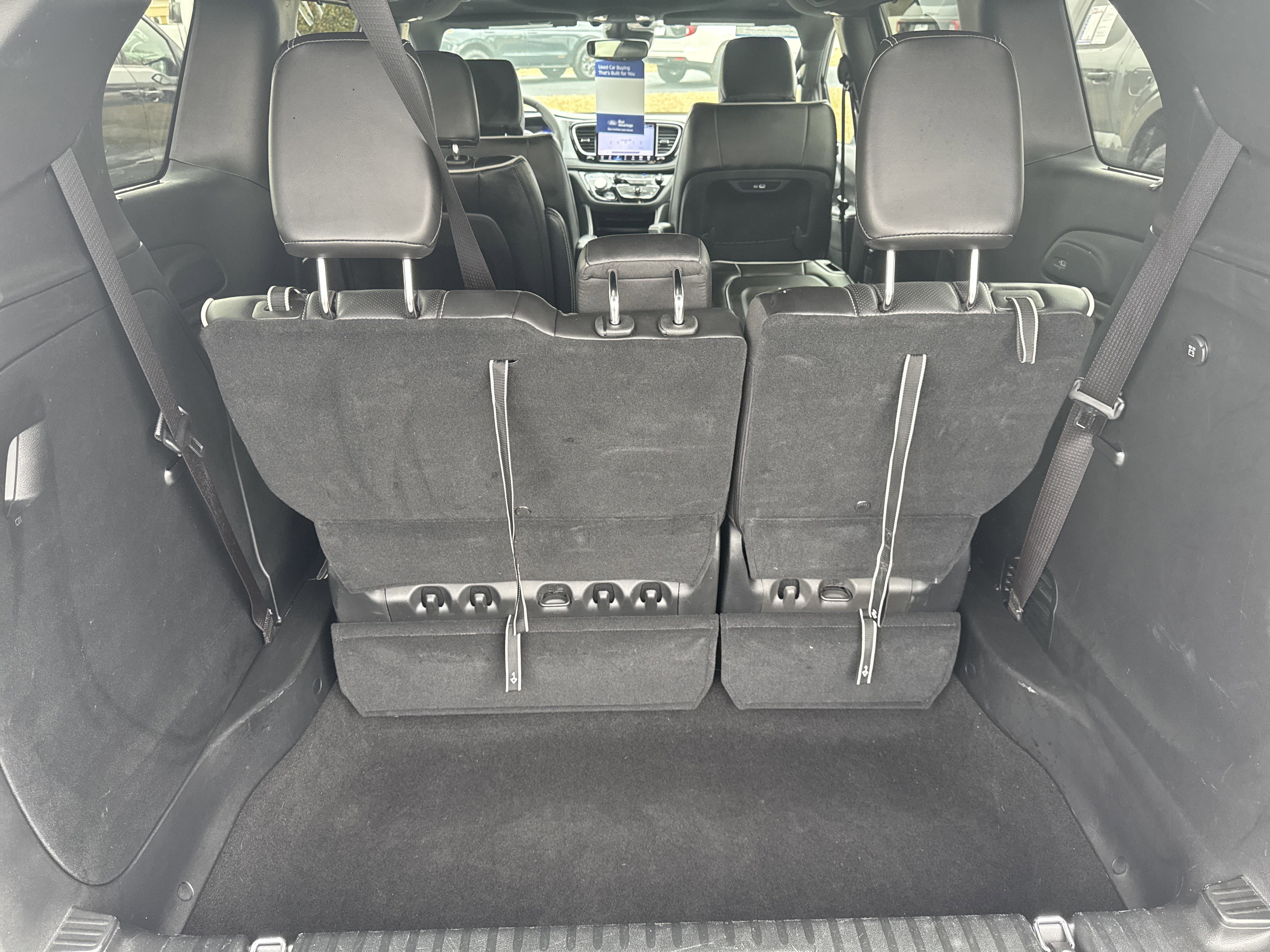 Used 2025 Chrysler Pacifica Limited image 17