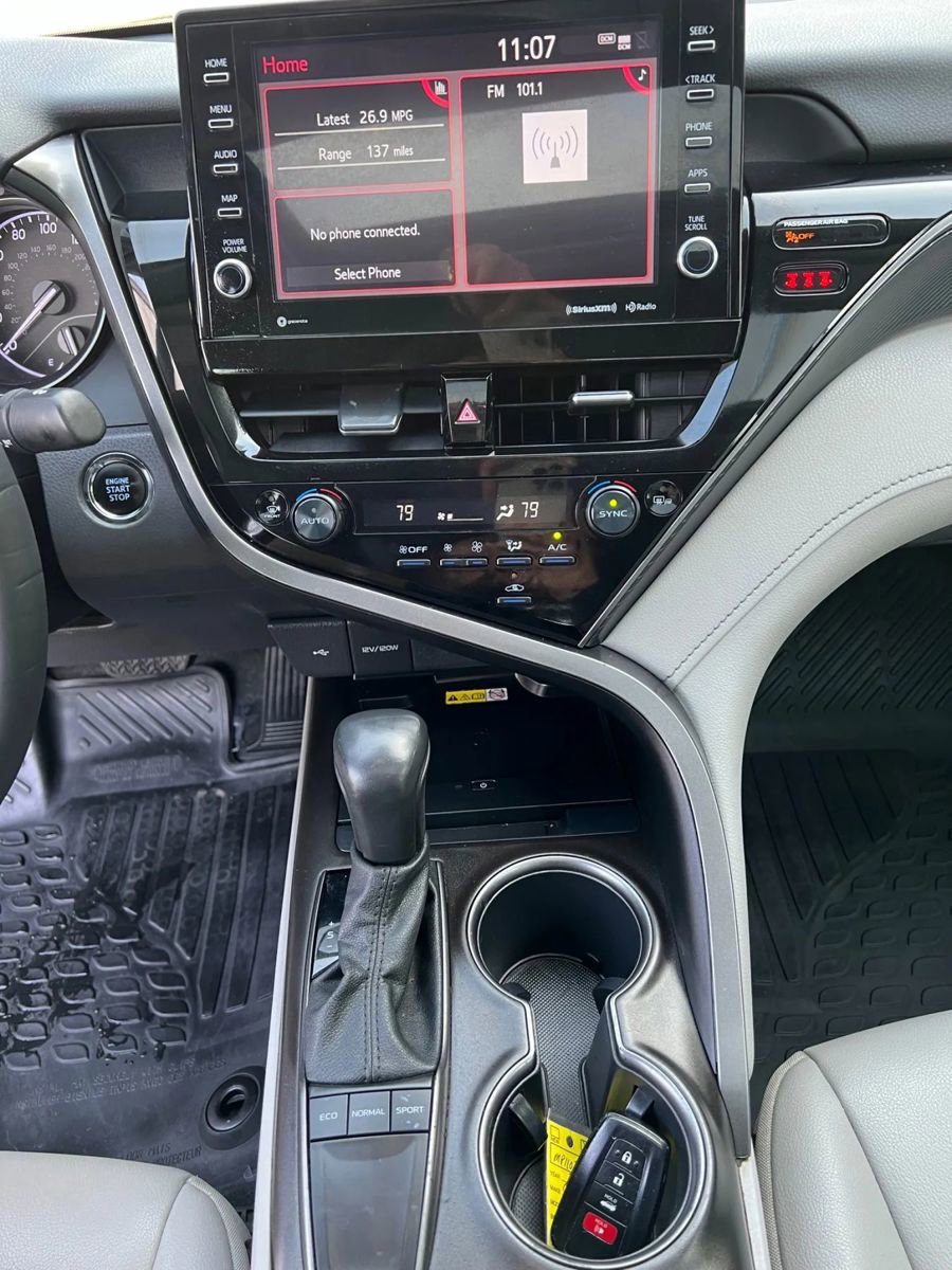 Used 2022 Toyota Camry SE image 18