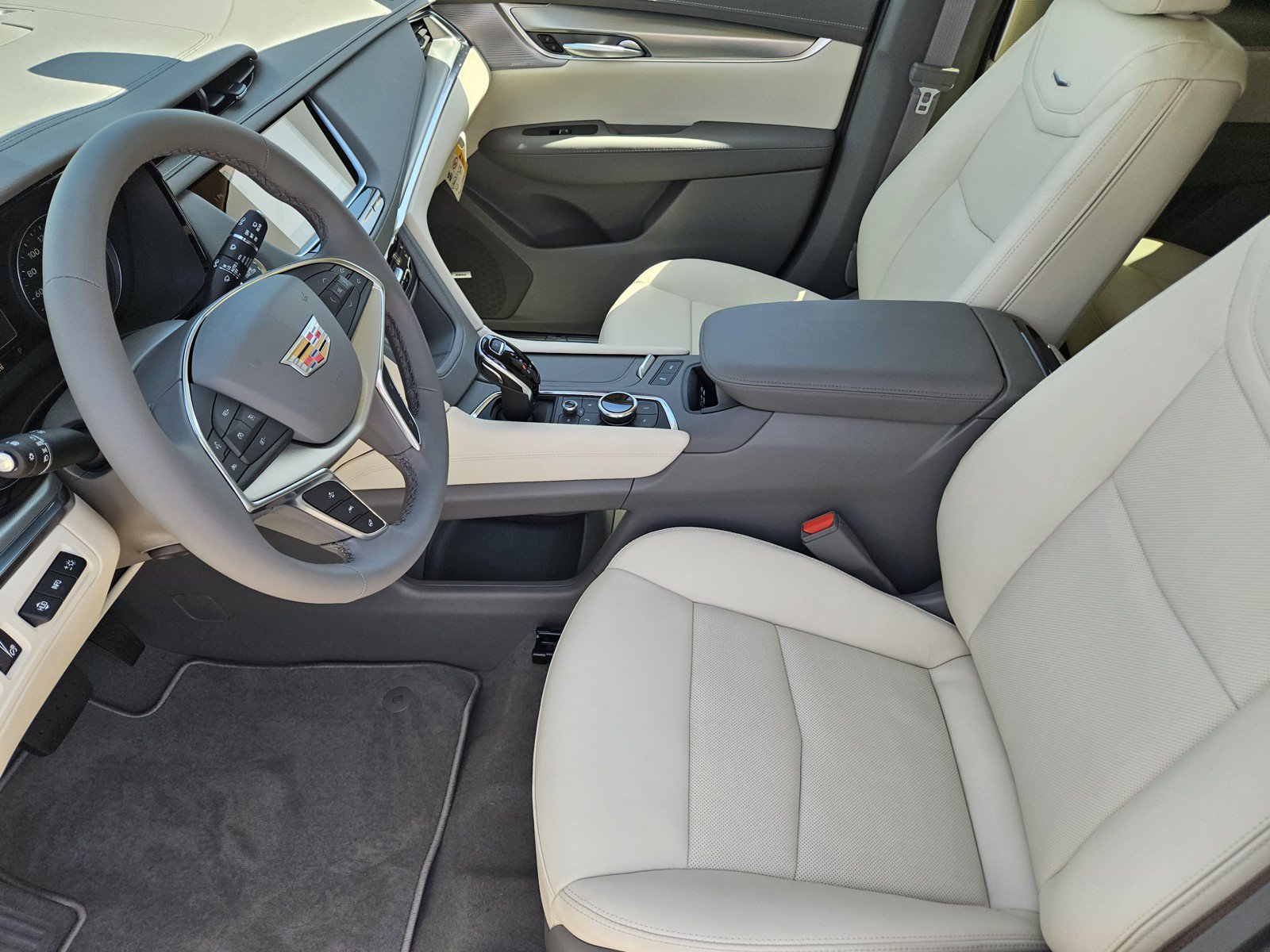 New 2026 Cadillac XT5 Premium Luxury w/ Driver Assist Package FWD image 9