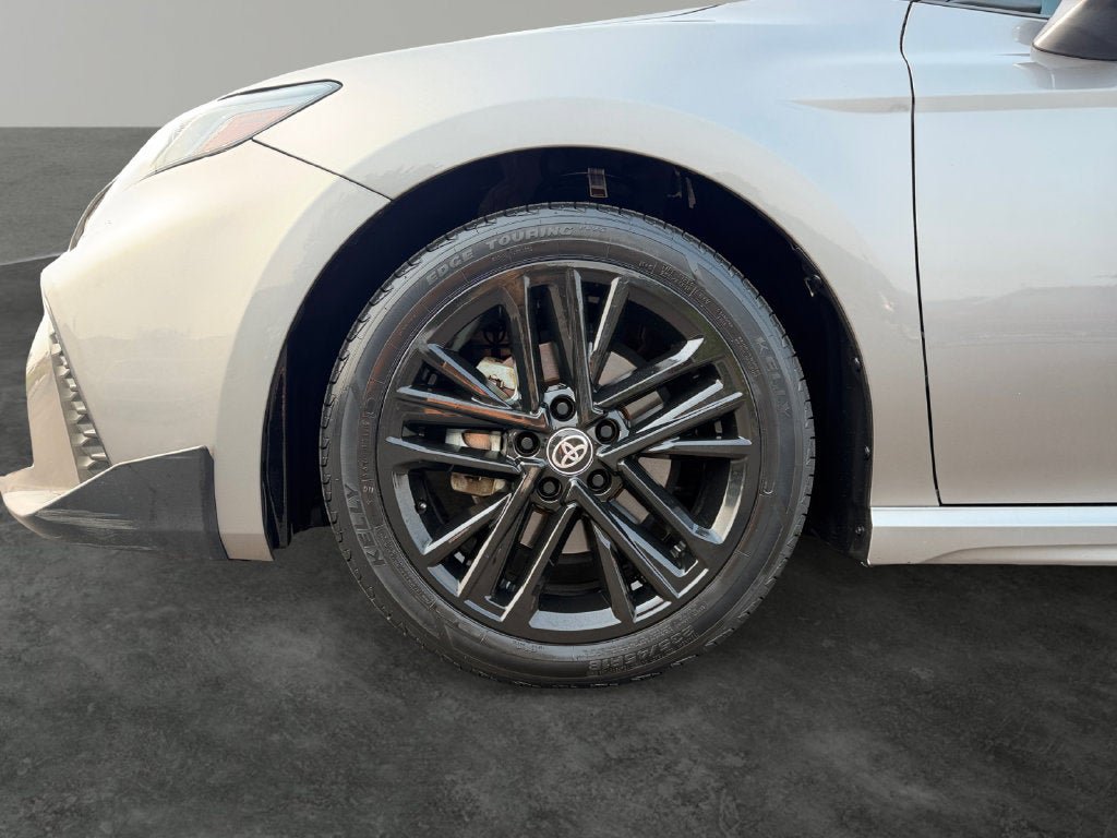Used 2025 Toyota Camry SE FWD image 5