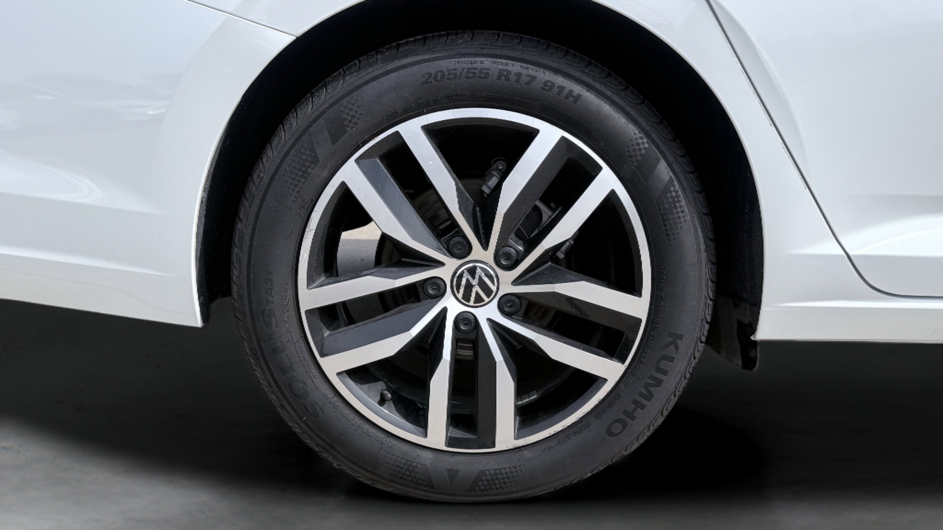 Used 2025 Volkswagen Jetta SE FWD image 11