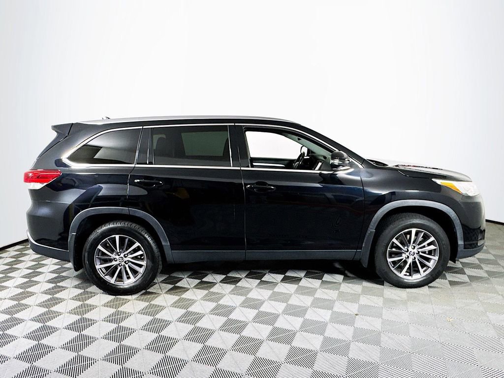 Used 2019 Toyota Highlander XLE AWD/4WD image 8