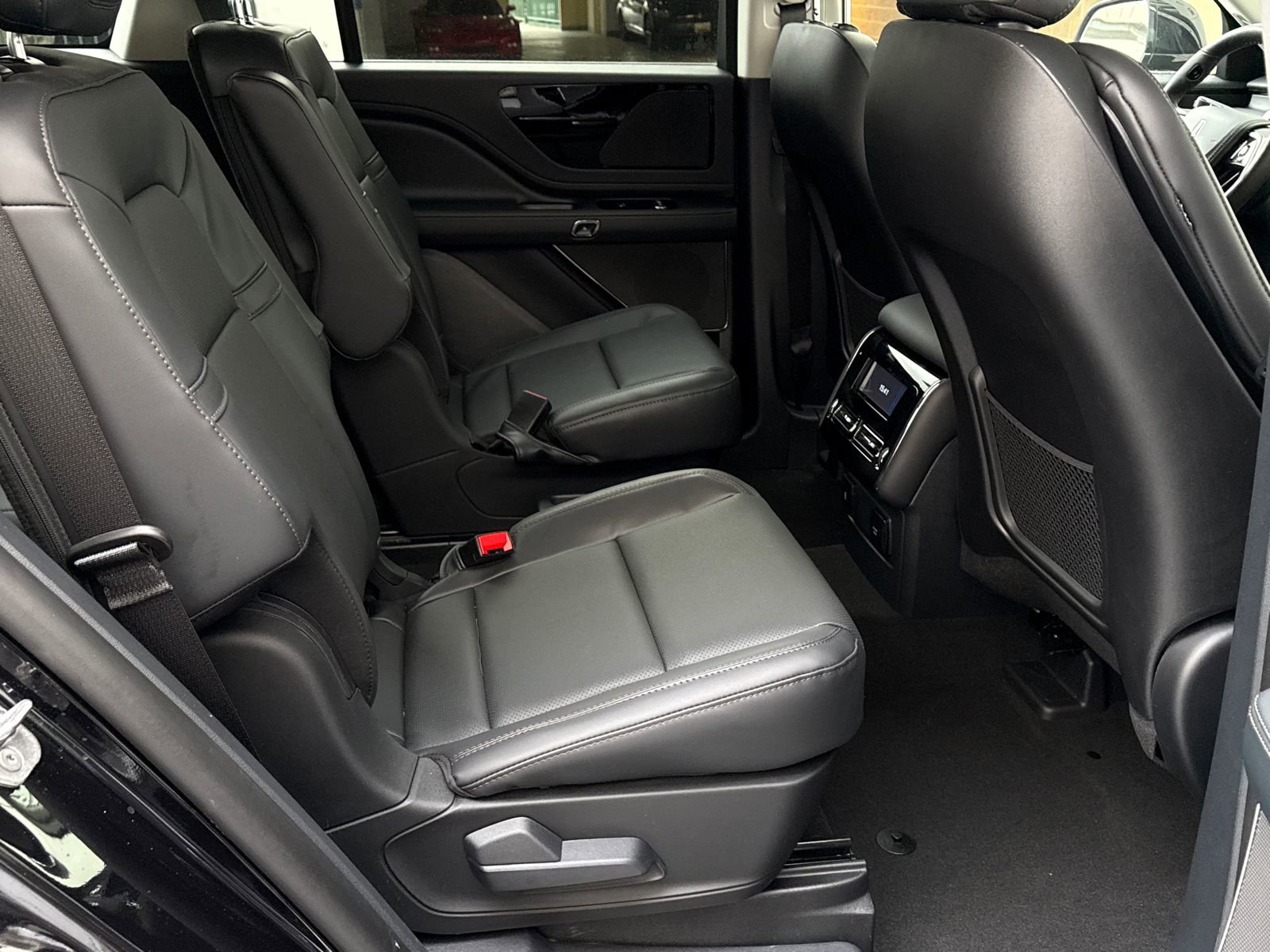 New 2026 Lincoln Aviator AWD image 9