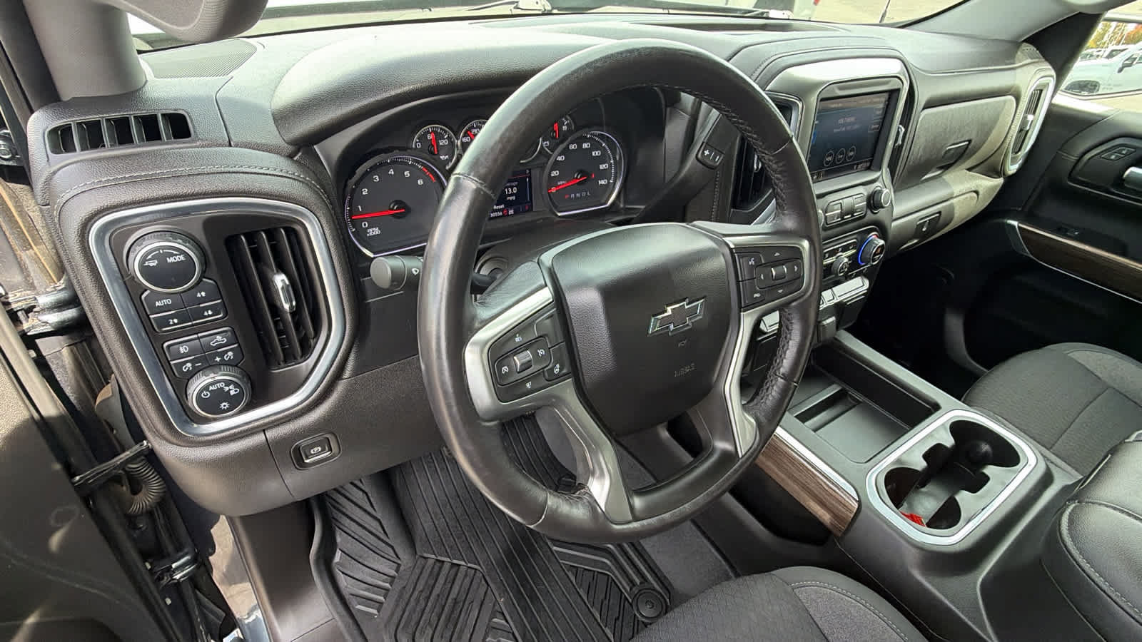 Used 2021 Chevrolet Silverado 1500 LT Trail Boss w/ LPO, Dark Essentials Package AWD/4WD image 10