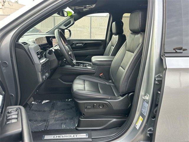 Used 2025 Chevrolet Suburban RST image 18
