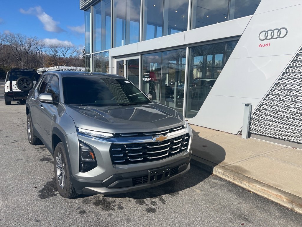 Used 2026 Chevrolet Equinox LT image 2