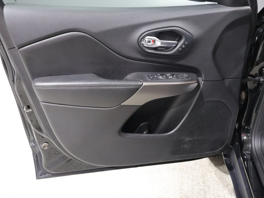 Used 2020 Jeep Cherokee Limited AWD/4WD image 12
