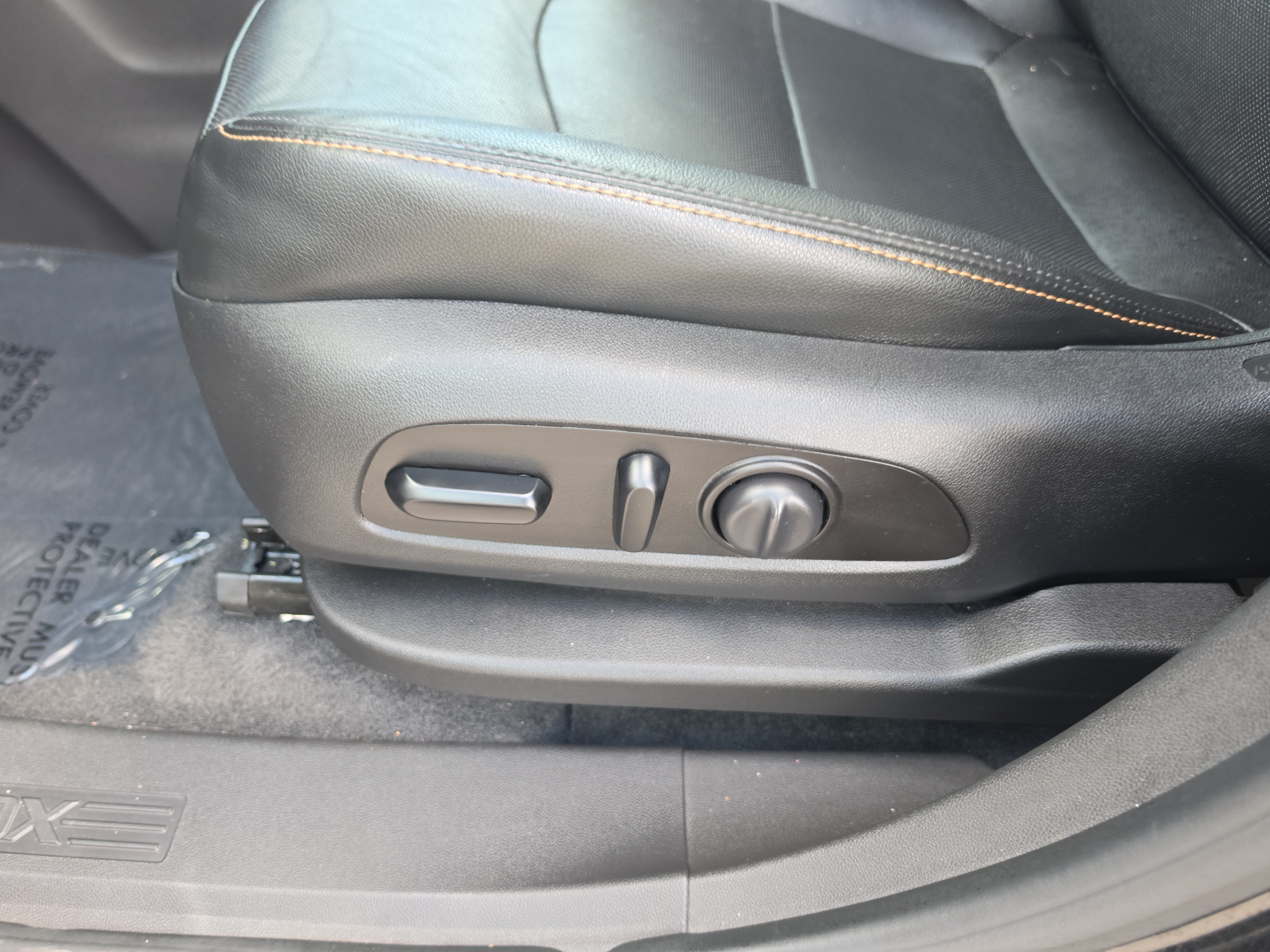 Certified 2020 Chevrolet Equinox LT w/ Midnight Edition FWD image 17
