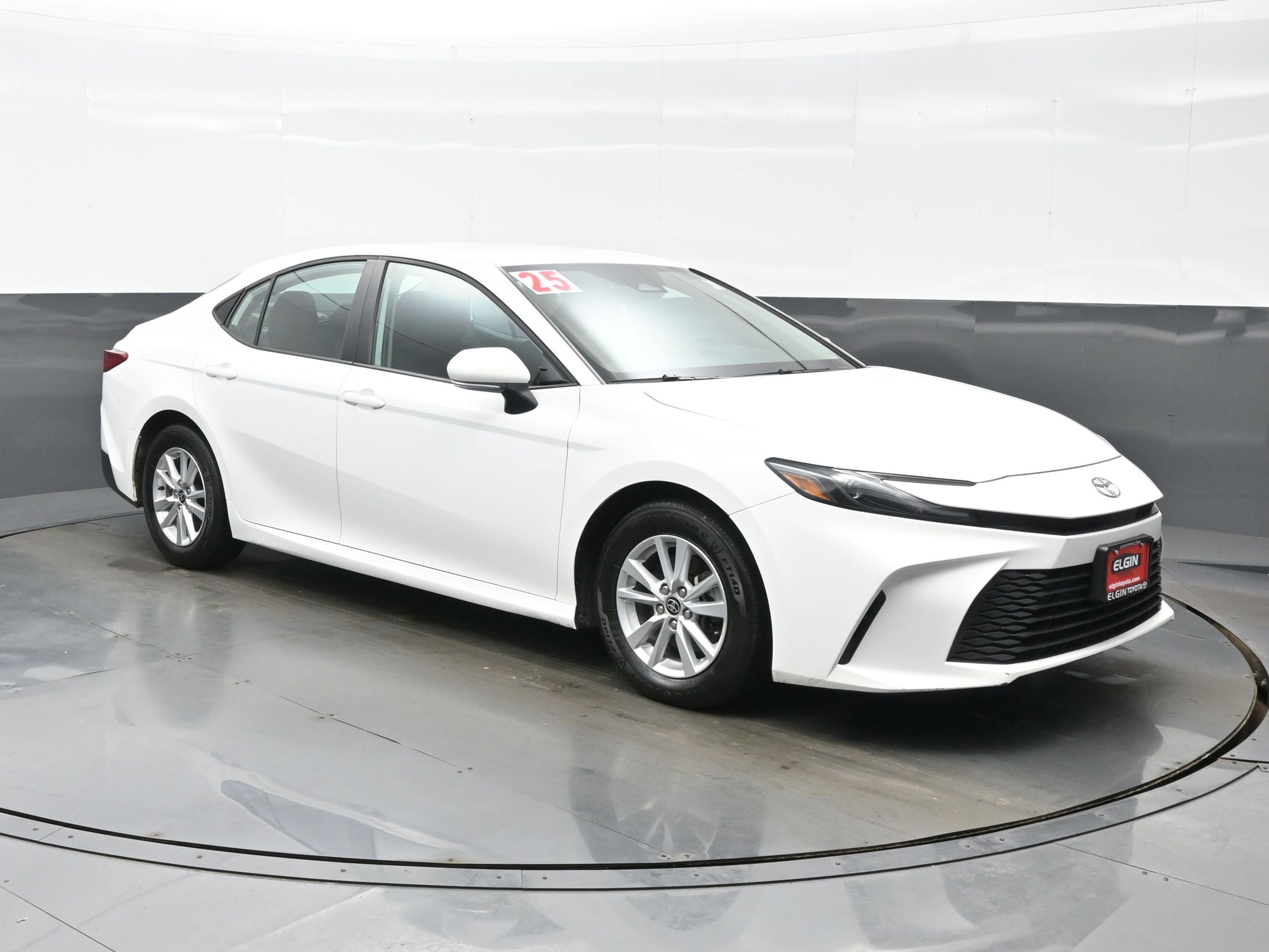 Used 2025 Toyota Camry LE image 8
