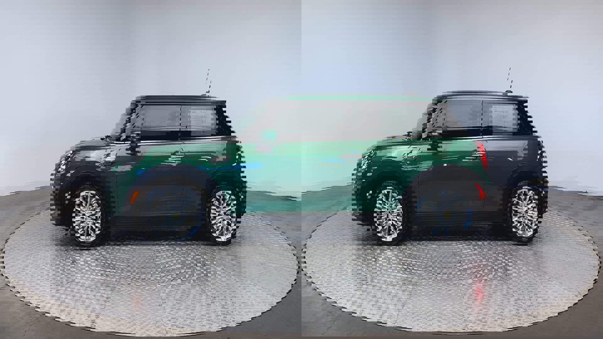 Certified 2024 MINI Cooper SE image 5