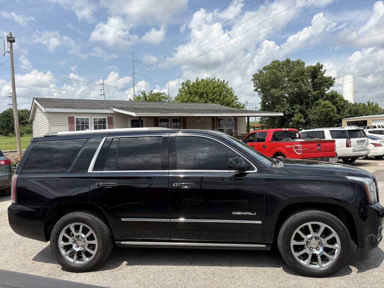 Used 2015 GMC Yukon Denali w/ Touring Package AWD/4WD image 6