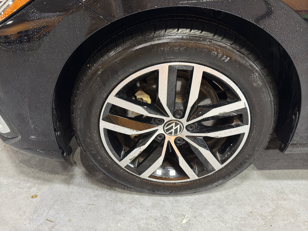 Used 2025 Volkswagen Jetta SE FWD image 9