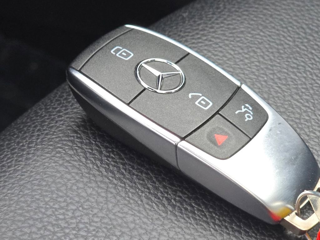 Certified 2021 Mercedes-Benz GLA 250 4MATIC image 34