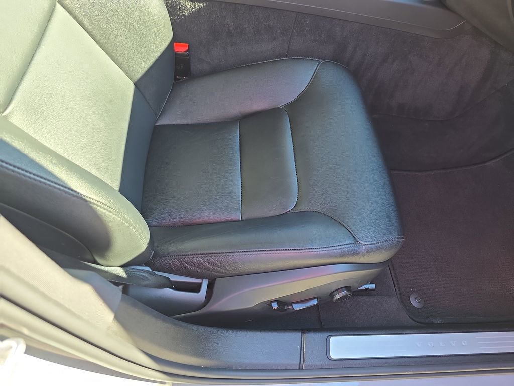 Certified 2024 Volvo S60 B5 Core image 12