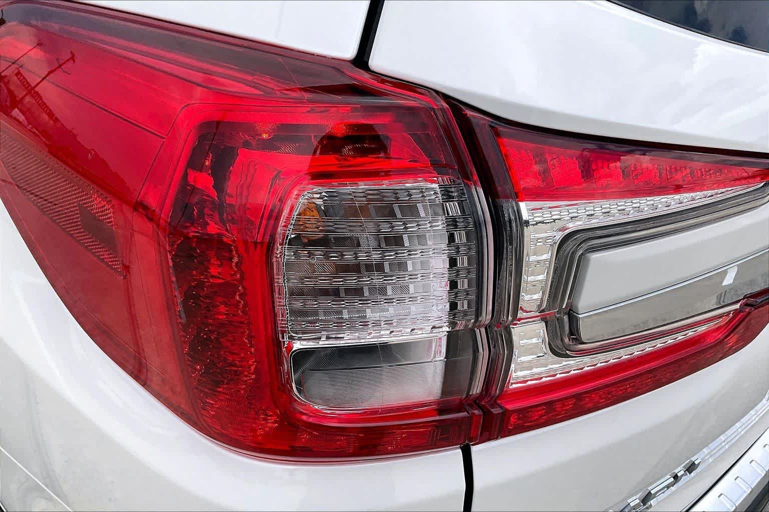 Used 2024 Subaru Ascent Touring w/ Popular Package #2 AWD/4WD image 28