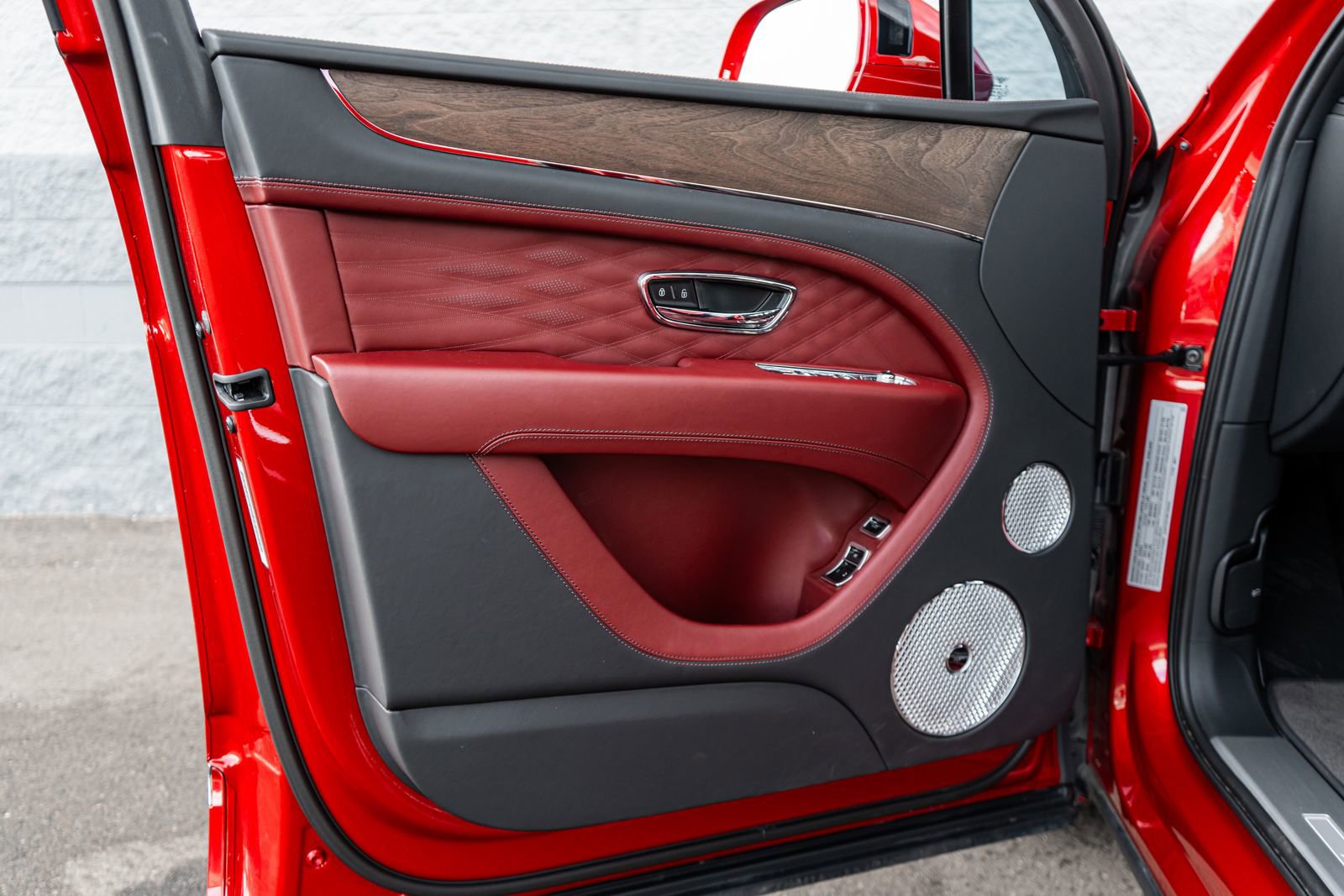 Used 2024 Bentley Bentayga Extended Wheelbase image 23