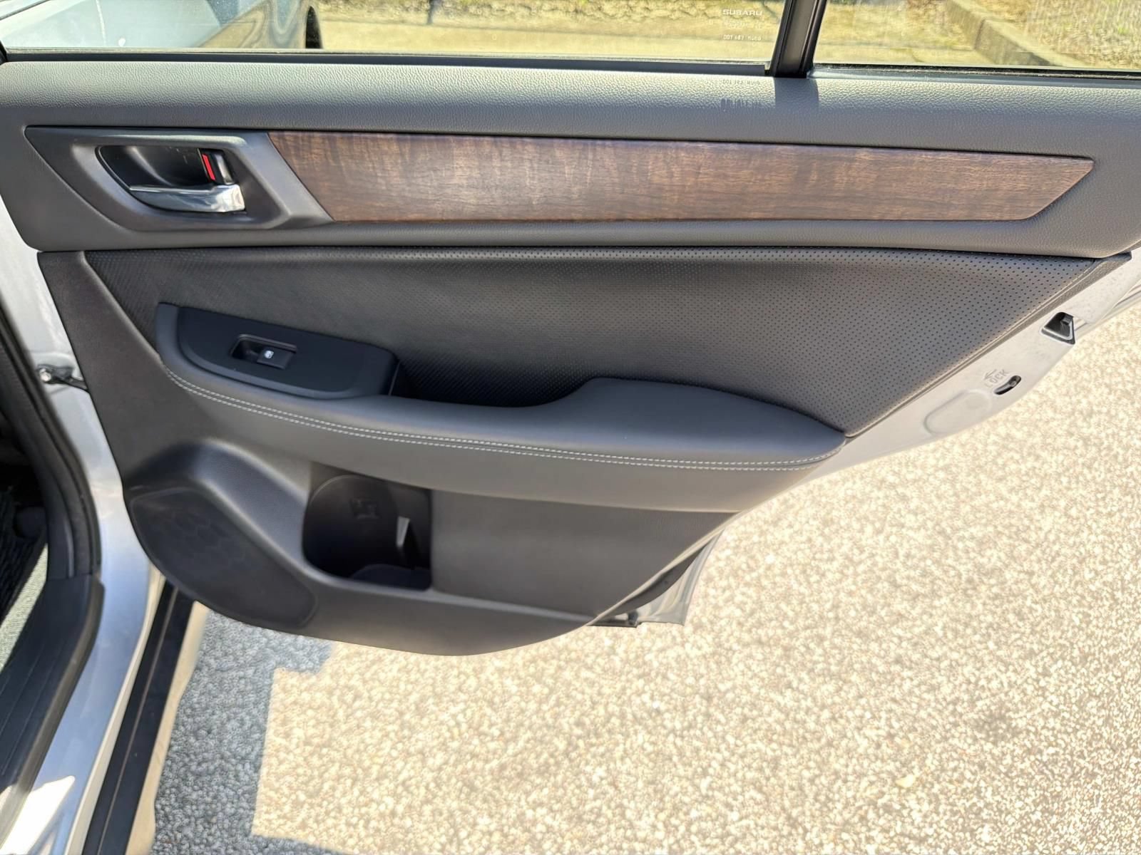 Used 2016 Subaru Outback 2.5i Limited AWD/4WD image 16