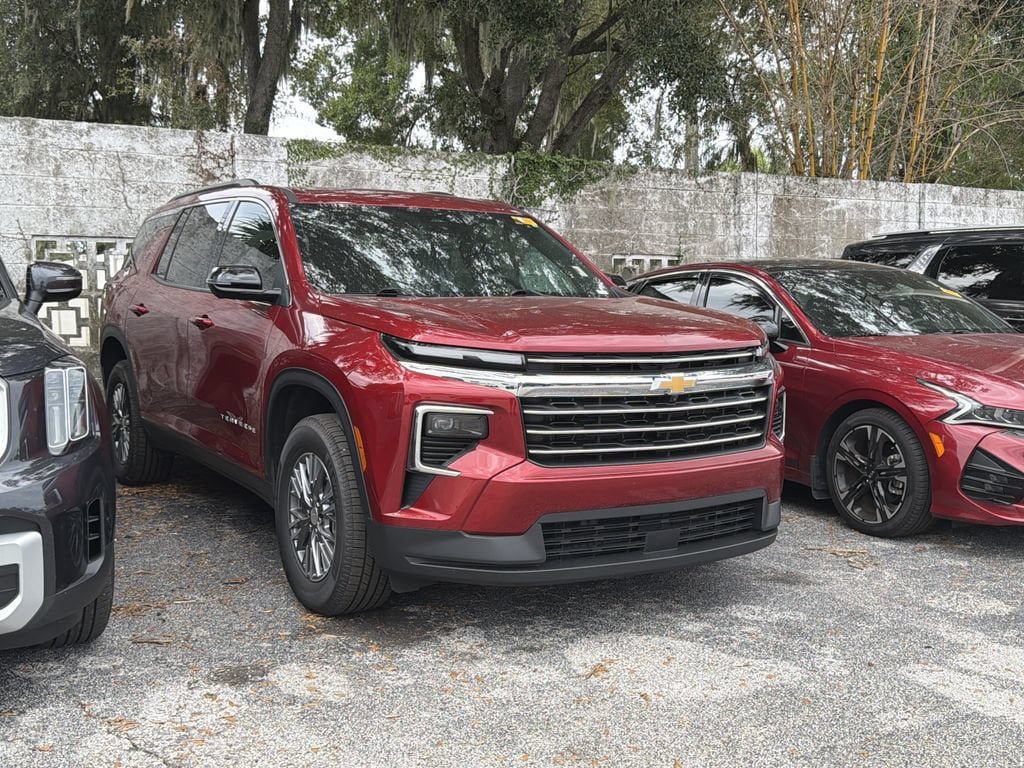 Used 2026 Chevrolet Traverse LT w/ Driver Confidence Package AWD/4WD image 1