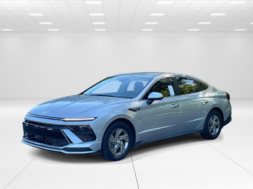 Used 2025 Hyundai Sonata SE FWD image 3