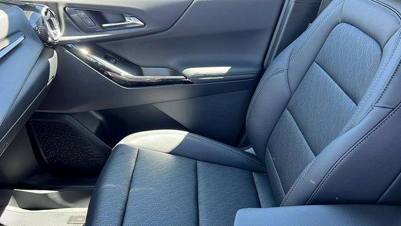 New 2026 Chevrolet Equinox LT w/ Convenience Package II image 19