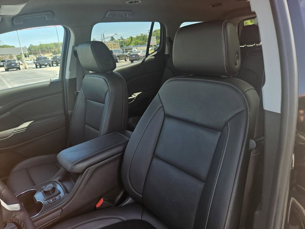 Used 2023 GMC Acadia SLT w/ Elevation Edition image 12