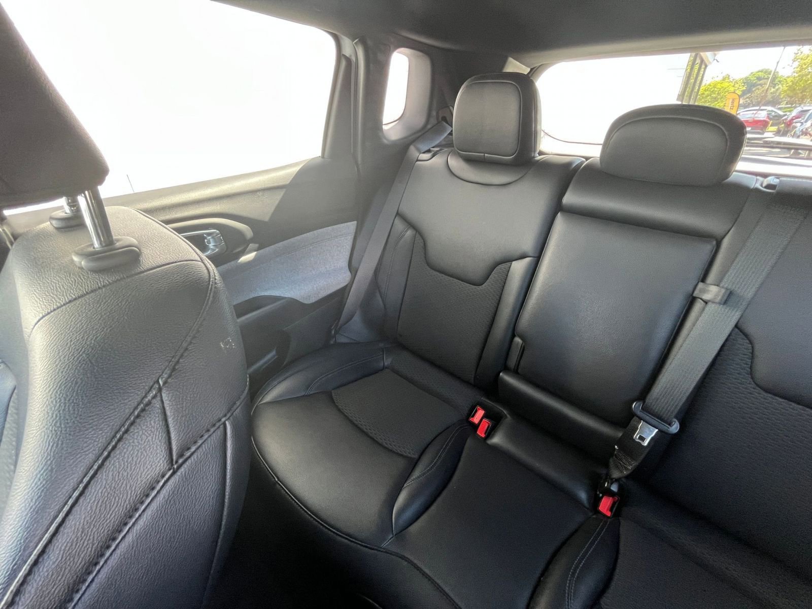 Used 2025 Jeep Compass Latitude image 39