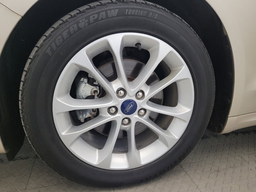Used 2019 Ford Fusion SE FWD image 31