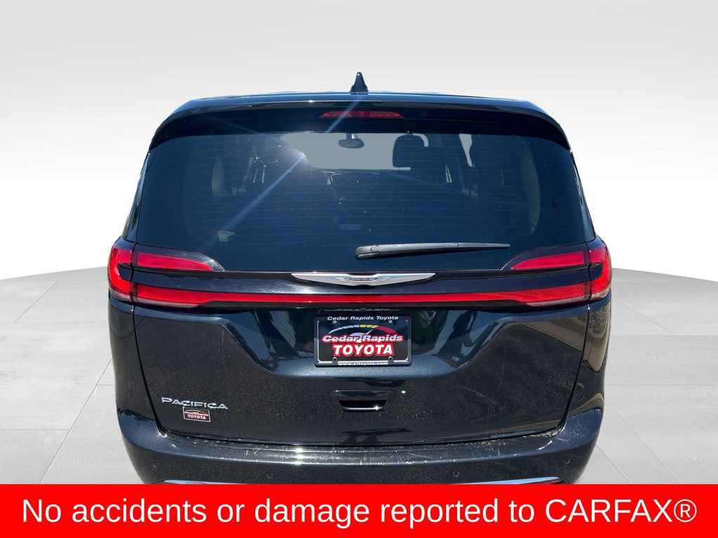Used 2023 Chrysler Pacifica Touring-L FWD image 5