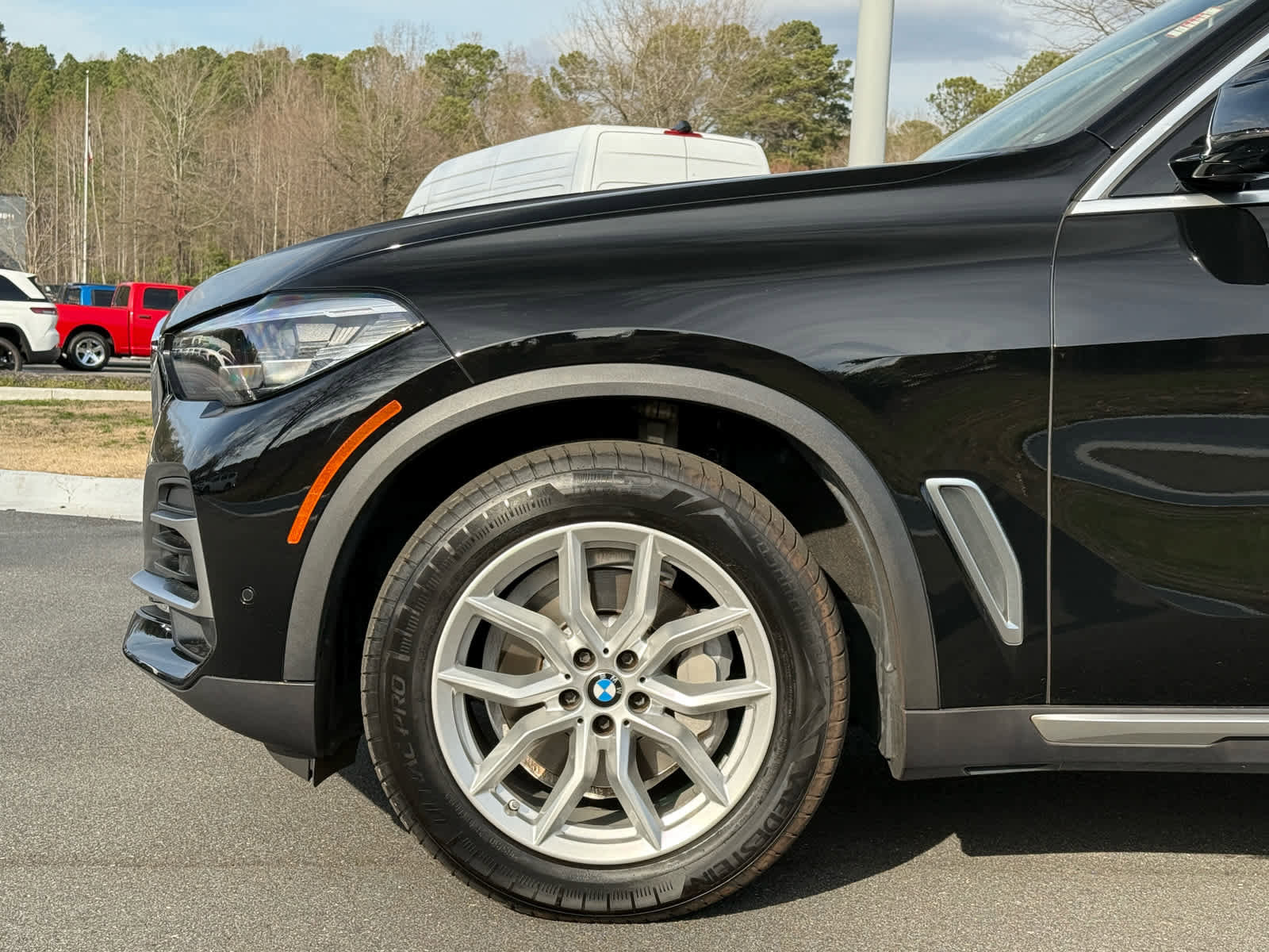 Used 2023 BMW X5 xDrive40i w/ Premium Package image 11