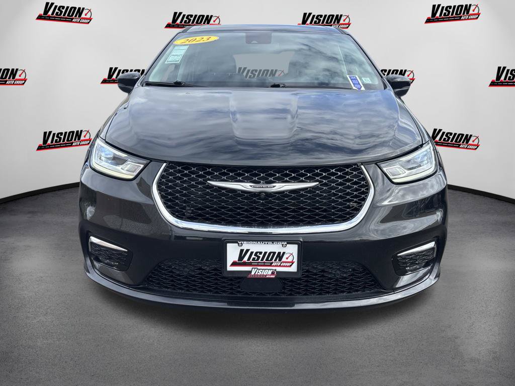 Used 2023 Chrysler Pacifica Touring-L AWD/4WD image 8