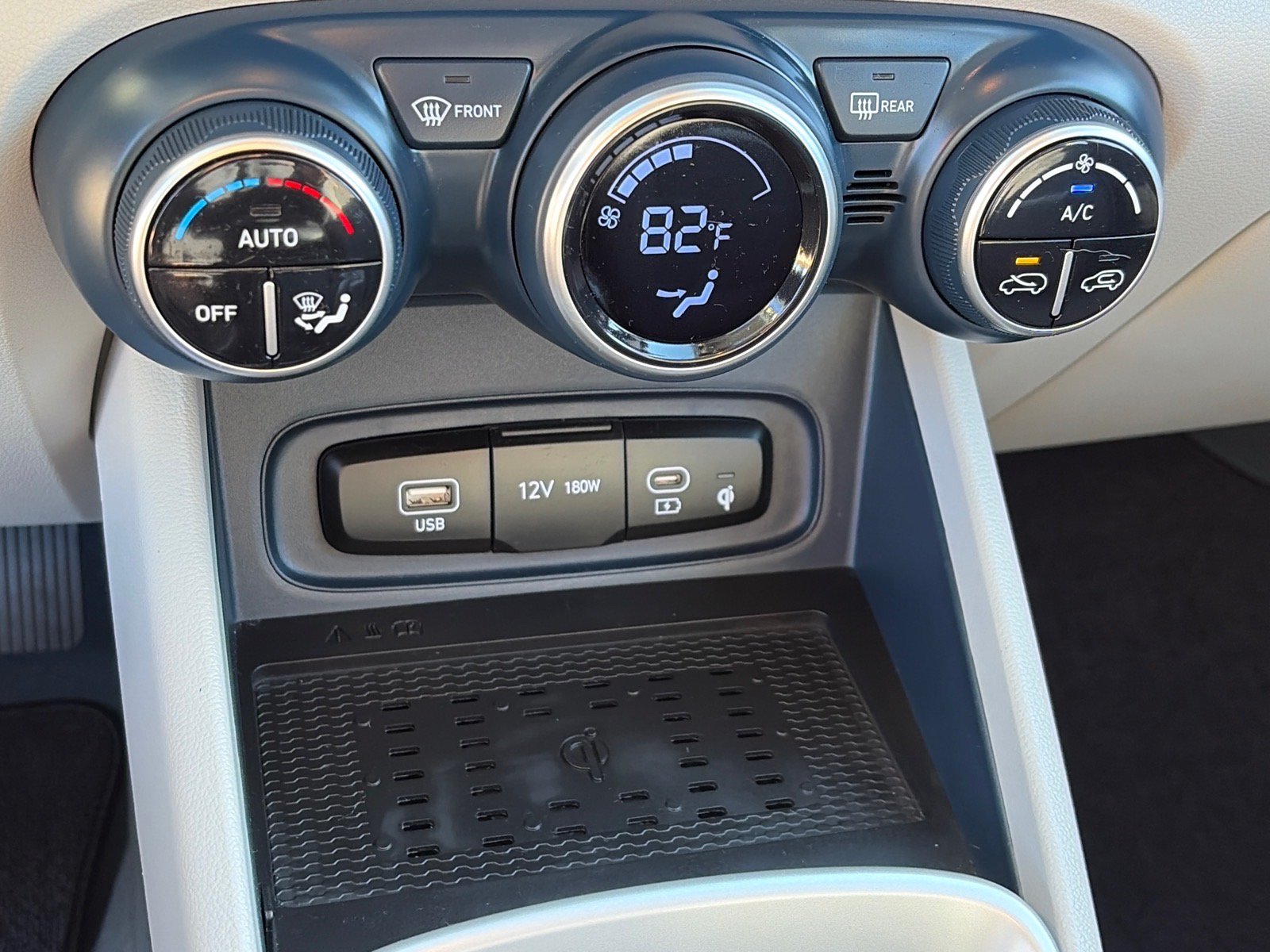 Used 2025 Hyundai Venue Limited FWD image 14