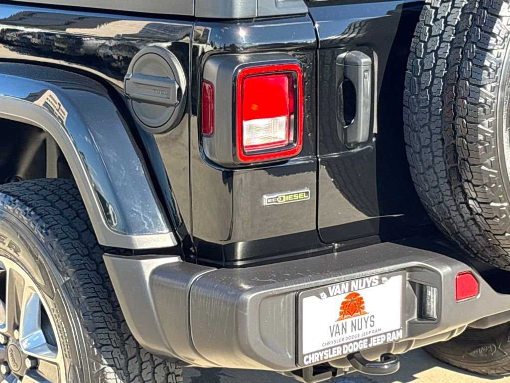 Used 2022 Jeep Wrangler Unlimited Sahara w/ Cold Weather Group image 6