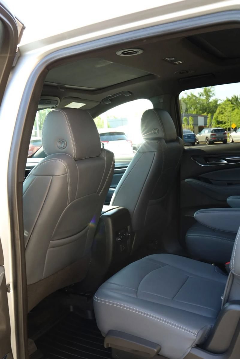 Used 2022 Buick Enclave Essence w/ Experience Buick Package AWD/4WD image 32
