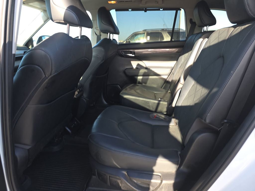 Used 2021 Toyota Highlander Platinum image 5