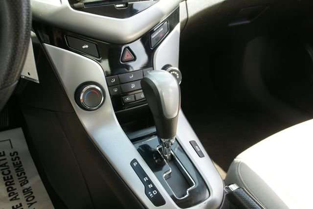 Used 2015 Chevrolet Cruze LT FWD image 18