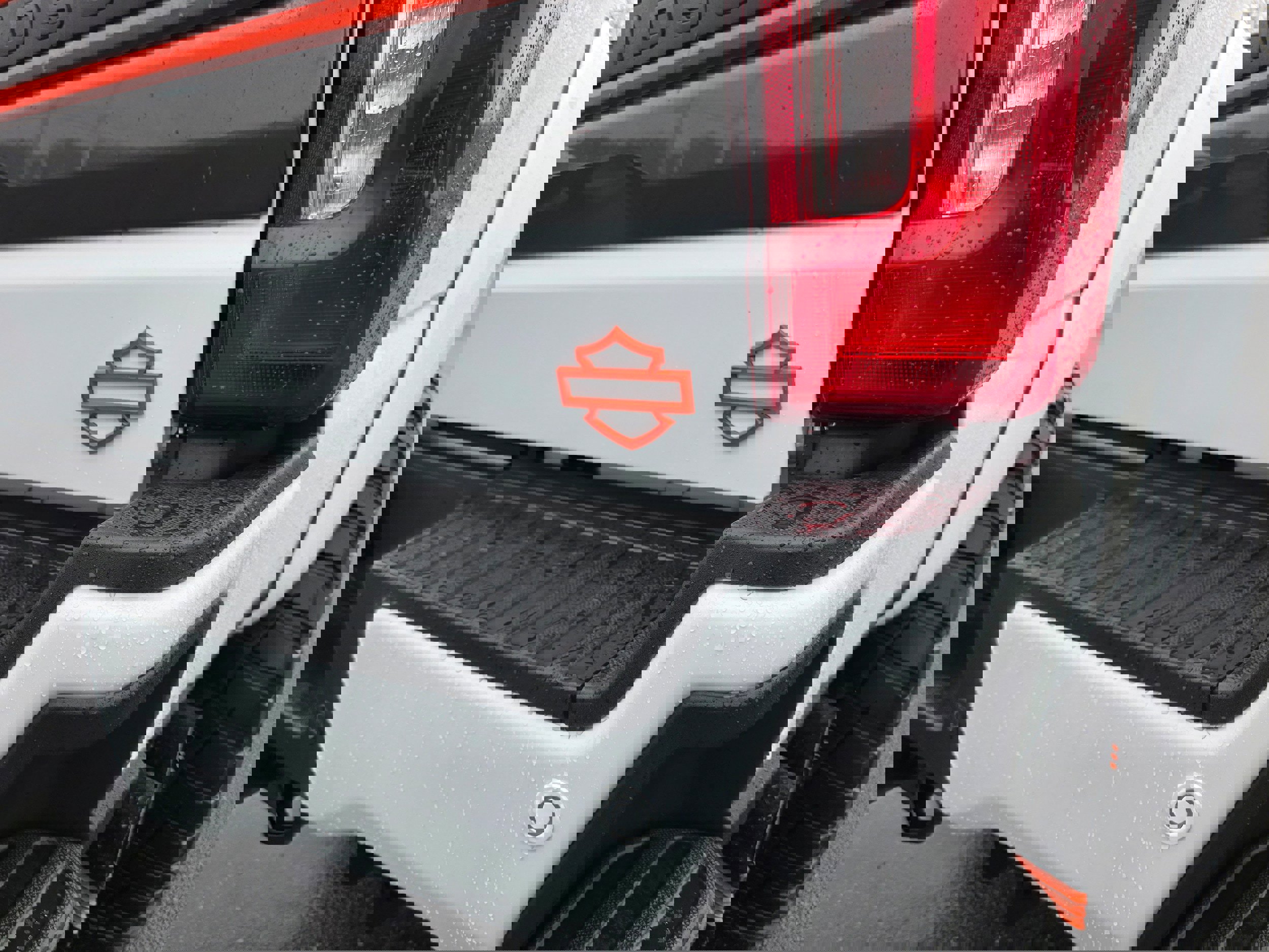 New 2026 Ford F250 Lariat w/ Black Appearance Package image 27